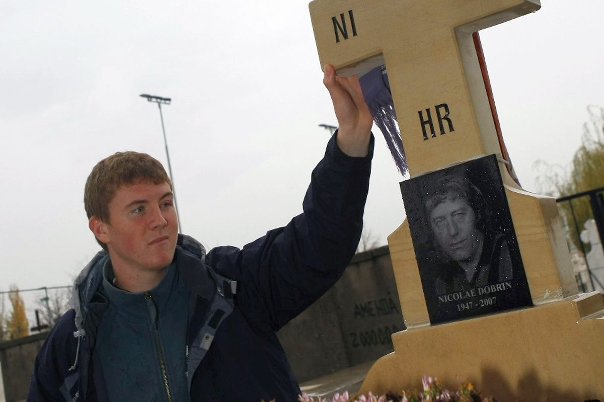 Puzzle refăcut după 15 ani » Gazeta a vorbit cu ultimul fotbalist descoperit de Dobrin înainte să moară: „I-a spus antrenorului să vină să mă vadă, cazul meu n-a fost așa mediatizat” Puzzle refăcut după 15 ani » Gazeta a vorbit cu ultimul fotbalist descoperit de Dobrin înainte să moară: „I-a spus antrenorului să vină să mă vadă, cazul meu n-a fost așa mediatizat”