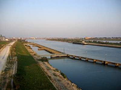 Un bărbat, găsit fără viață în apa Canalului Dunăre-Marea Neagră, în apropiere de Agigea