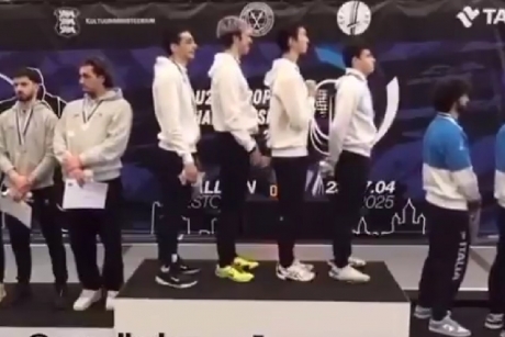 VIDEO Incident diplomatic la CE de scrimă U23. Ce au făcut spadasinii elveţieni a intonarea imnului Israelului VIDEO Incident diplomatic la CE de scrimă U23. Ce au făcut spadasinii elveţieni a intonarea imnului Israelului