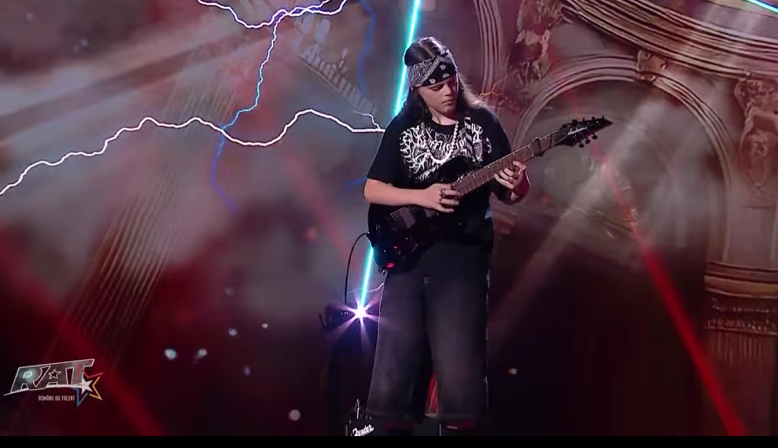 Patrick Nicoară, chitaristul de doar 12 ani de la „Românii au Talent”, în lacrimi după moment. Andi: „Un rocker adevărat nu cedează” Patrick Nicoară, chitaristul de doar 12 ani de la „Românii au Talent”, în lacrimi după moment. Andi: „Un rocker adevărat nu cedează”