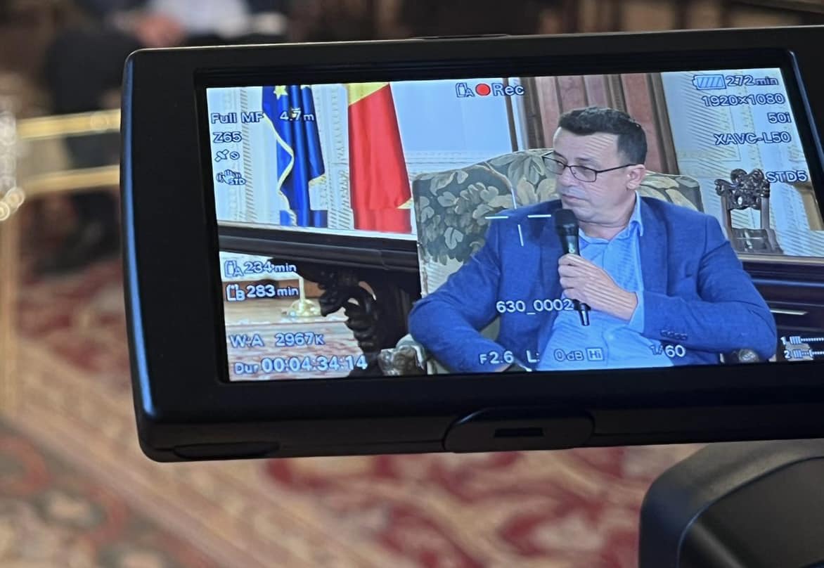 Ce se întâmplă în culisele România TV în timpul emisiei oprite. Ciutacu a publicat imaginea zilei Ce se întâmplă în culisele România TV în timpul emisiei oprite. Ciutacu a publicat imaginea zilei