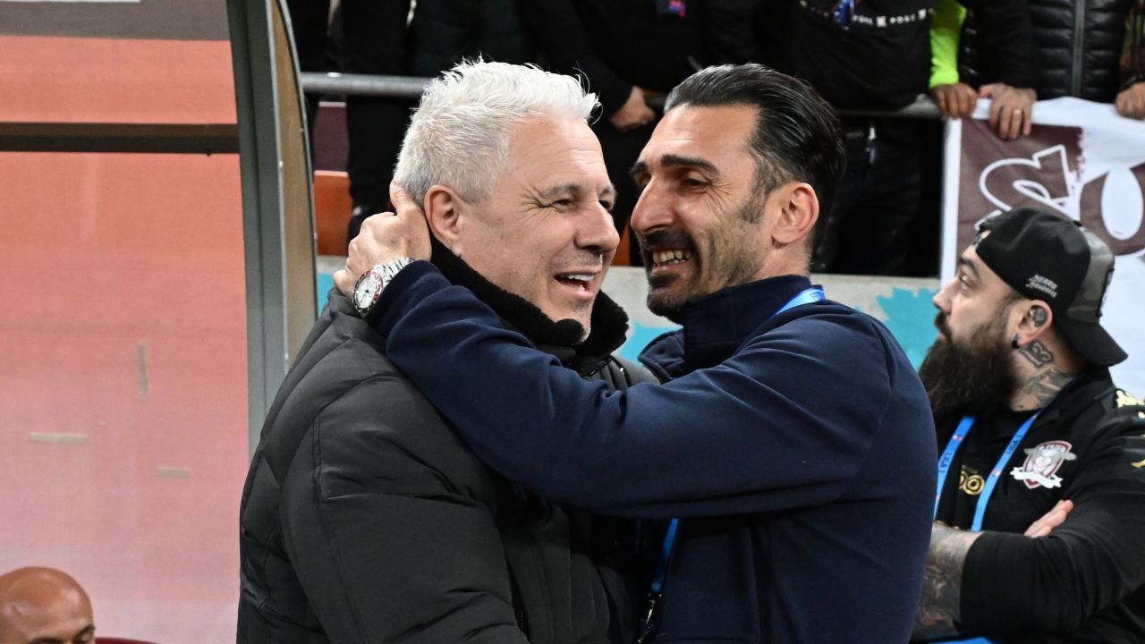 Marius Șumudică: ”FCSB? Se împiedică de locul șase. Nu sunt așa de sigur că va fi campioană” Marius Șumudică: ”FCSB? Se împiedică de locul șase. Nu sunt așa de sigur că va fi campioană”