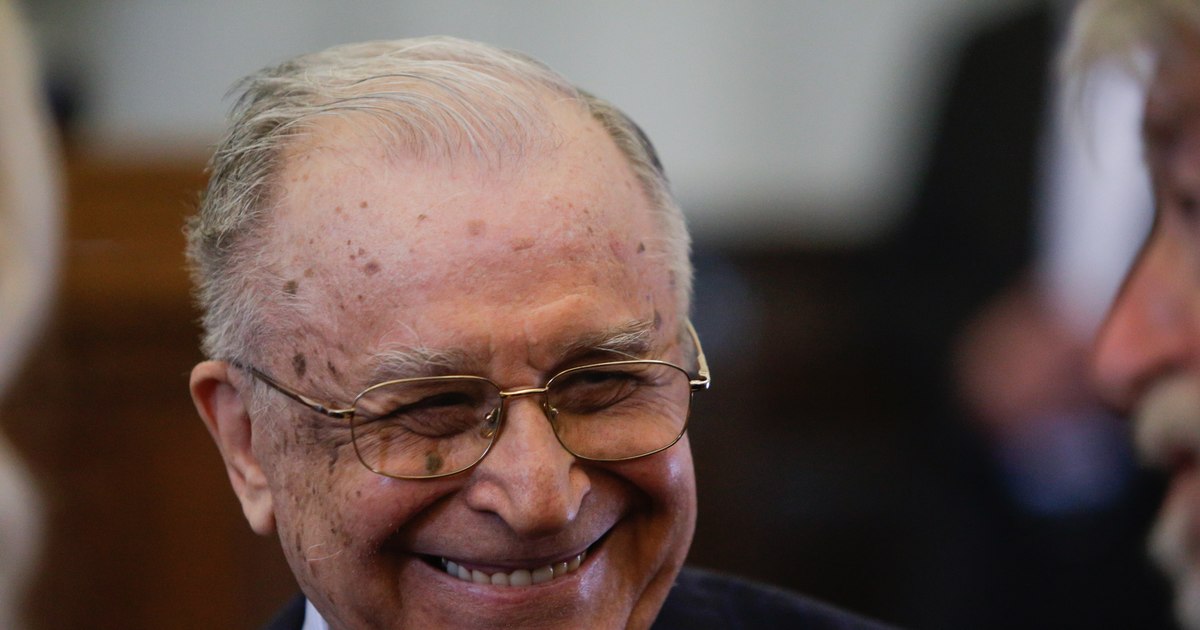 Ion Iliescu l-a felicitat pe Nicușor Dan. „Victoria dumneavoastră exprimă o aspirație profundă a cetățenilor” Ion Iliescu l-a felicitat pe Nicușor Dan. „Victoria dumneavoastră exprimă o aspirație profundă a cetățenilor”