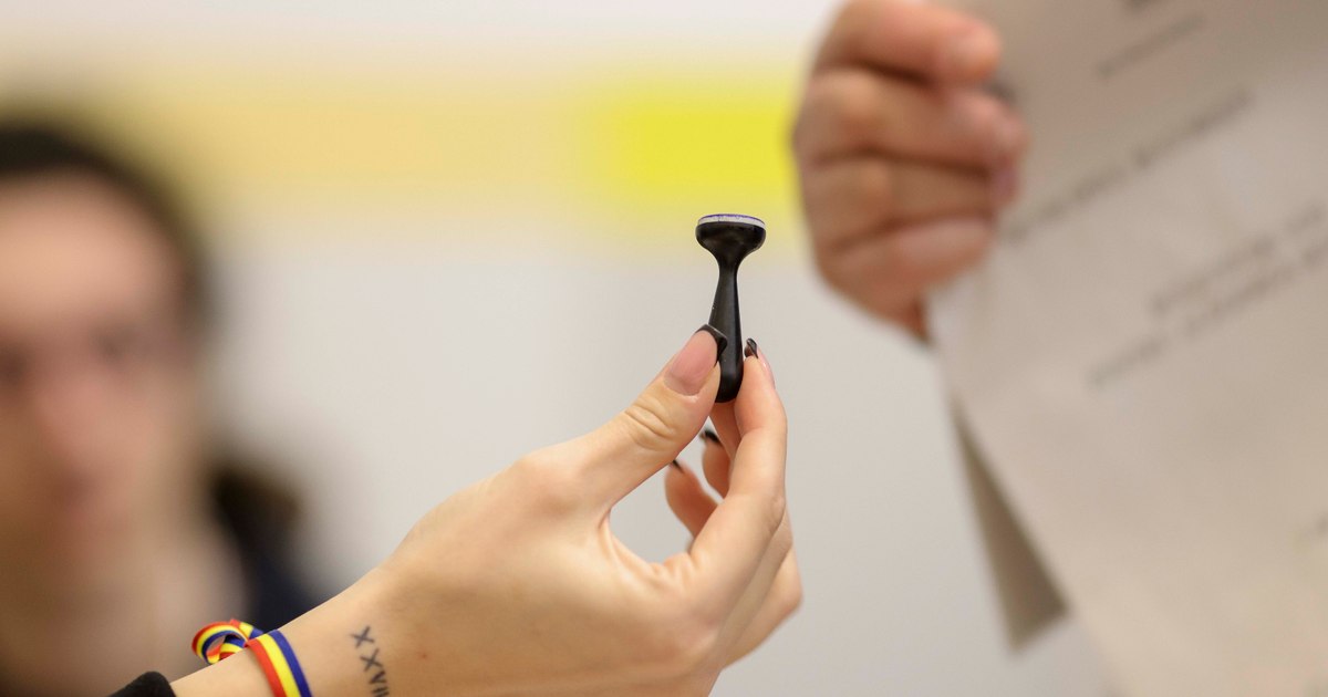 Cum arată buletinul de vot pentru turul 2 al alegerilor prezidențiale. Greșeli care pot duce la anularea votului Cum arată buletinul de vot pentru turul 2 al alegerilor prezidențiale. Greșeli care pot duce la anularea votului