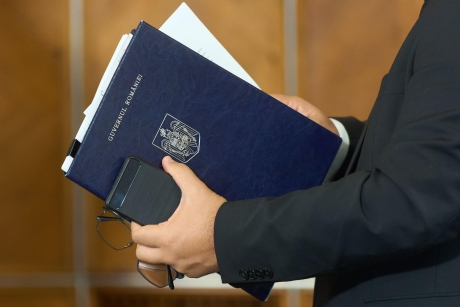 Şedinţă de guvern miercuri: Cadrul de competenţe digitale pentru cetăţenii României, pe agendă