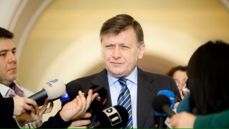 Reacție din CNSAS după atacul la Crin Antonescu: ‘Scandalos. Josnic. Cineva din Colegiul CNSAS, interesat politic, a manipulat cu bună intenție presa’ Reacție din CNSAS după atacul la Crin Antonescu: ‘Scandalos. Josnic. Cineva din Colegiul CNSAS, interesat politic, a manipulat cu bună intenție presa’