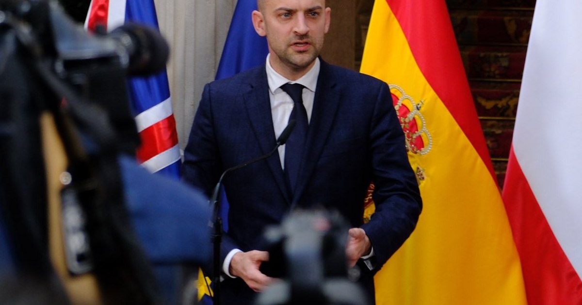 Franța anunță că „vor fi expulzați diplomați algerieni”, ca răspuns la anunțul expulzării a 15 funcționari francezi