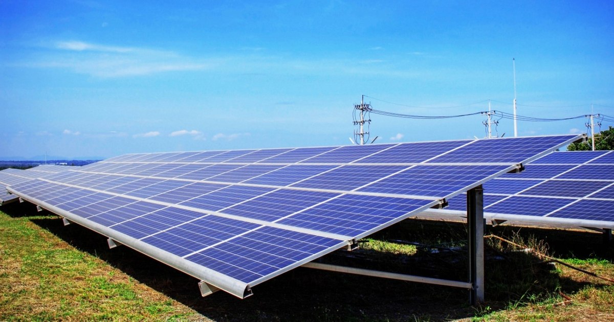 „Cai troieni” în infrastructura solară. SUA descoperă tehnologie de spionaj în invertoare chinezești din infrastructura energetică a SUA