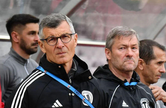 SuperLiga: Universitatea Cluj înscrie trei goluri în inferioritate numerică și o învinge pe Dinamo. Trupa lui Sabău e la un pas de Europa SuperLiga: Universitatea Cluj înscrie trei goluri în inferioritate numerică și o învinge pe Dinamo. Trupa lui Sabău e la un pas de Europa