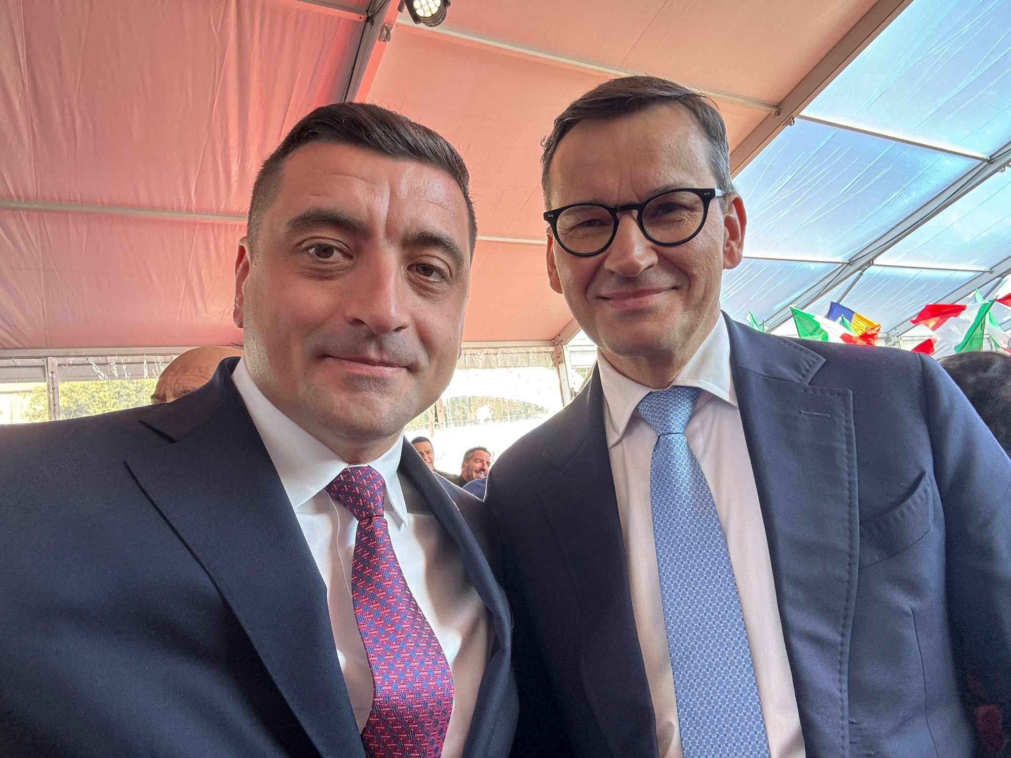 EXCLUSIV. Unul dintre cei mai importanți aliați europeni ai lui George Simion vrea ca acesta „să nu se lase niciodată șantajat de Comisia Europeană și dă un exemplu. „Nu știu dacă veți publica asta” EXCLUSIV. Unul dintre cei mai importanți aliați europeni ai lui George Simion vrea ca acesta „să nu se lase niciodată șantajat de Comisia Europeană și dă un exemplu. „Nu știu dacă veți publica asta”