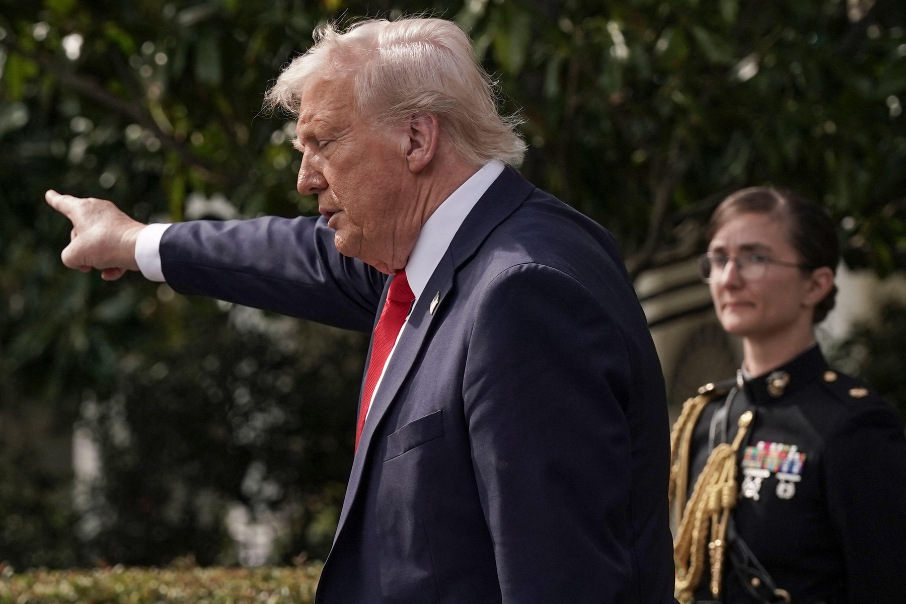 „Voi ordona”. Anunțul lui Trump, chiar înainte de întâlnirea cu președintele islamist al Siriei „Voi ordona”. Anunțul lui Trump, chiar înainte de întâlnirea cu președintele islamist al Siriei