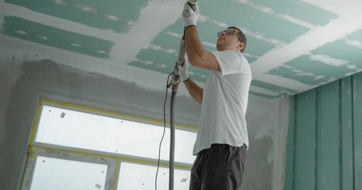 Foarte mulți români și-au planificat renovarea locuinței în 2025. Cât sunt dispuși să plătească