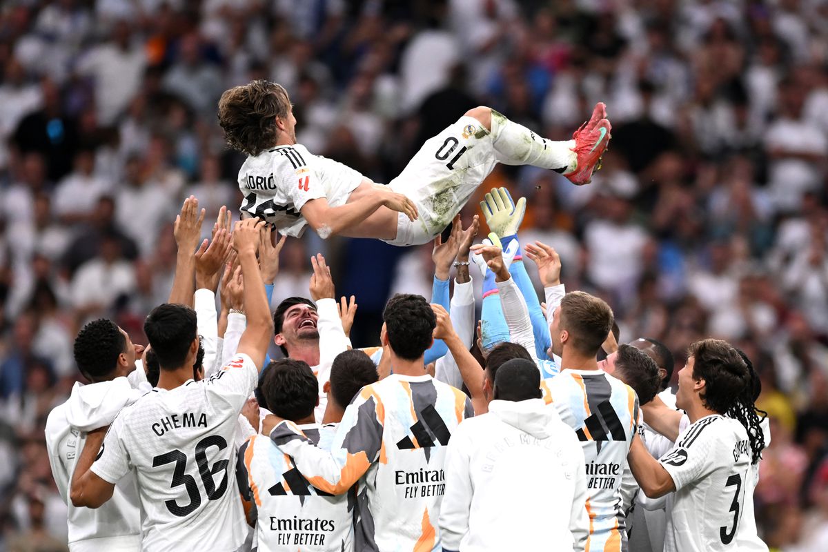 Luka Modric, mesaj de suflet după ultimul meci pe „Santiago Bernabeu”: „Nu plânge pentru că s-a terminat, zâmbește pentru că s-a întâmplat” Luka Modric, mesaj de suflet după ultimul meci pe „Santiago Bernabeu”: „Nu plânge pentru că s-a terminat, zâmbește pentru că s-a întâmplat”