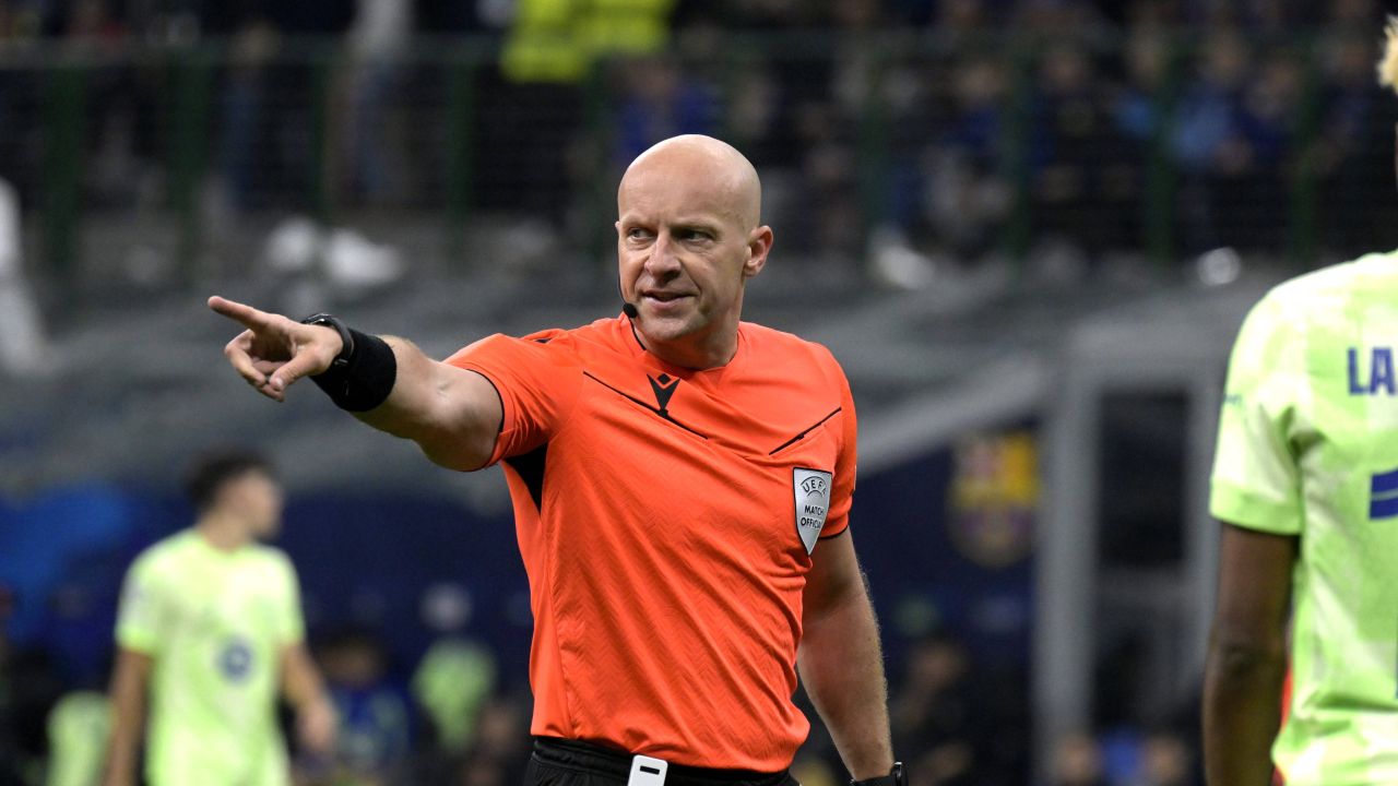 Pus la zid de catalani, Szymon Marciniak a venit cu replica la o zi după Inter