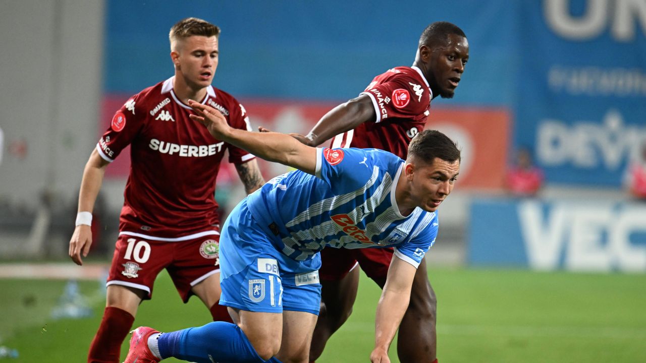 A fost sau nu penalty pentru Rapid, la Craiova: verdictul dat după o fază controversată A fost sau nu penalty pentru Rapid, la Craiova: verdictul dat după o fază controversată