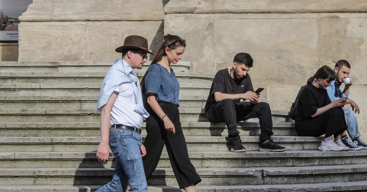 Tinerii europeni și britanici ar putea beneficia de vize de muncă pe termen de un an, în cadrul unui acord de între UE și Regatul Unit Tinerii europeni și britanici ar putea beneficia de vize de muncă pe termen de un an, în cadrul unui acord de între UE și Regatul Unit