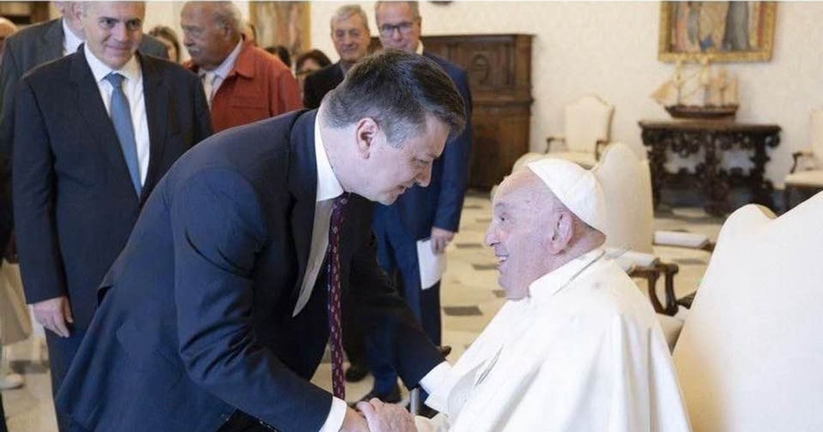 Strălucirea ochilor care ascultă