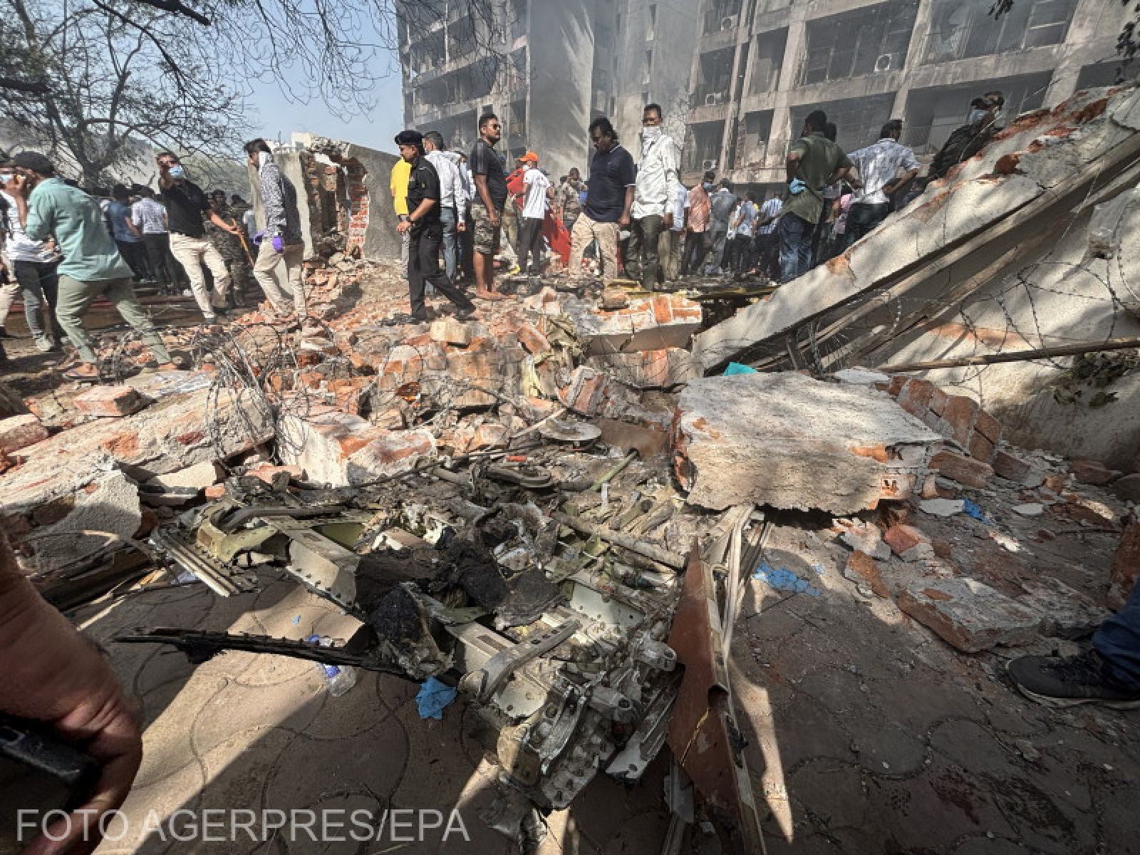 VIDEO + FOTO Un avion cu 244 de oameni la bord s-a prăbușit. ”La o primă vedere, pilotul a făcut o greșeală crasă și fatală”/ Există un supraviețuitor VIDEO + FOTO Un avion cu 244 de oameni la bord s-a prăbușit. ”La o primă vedere, pilotul a făcut o greșeală crasă și fatală”/ Există un supraviețuitor