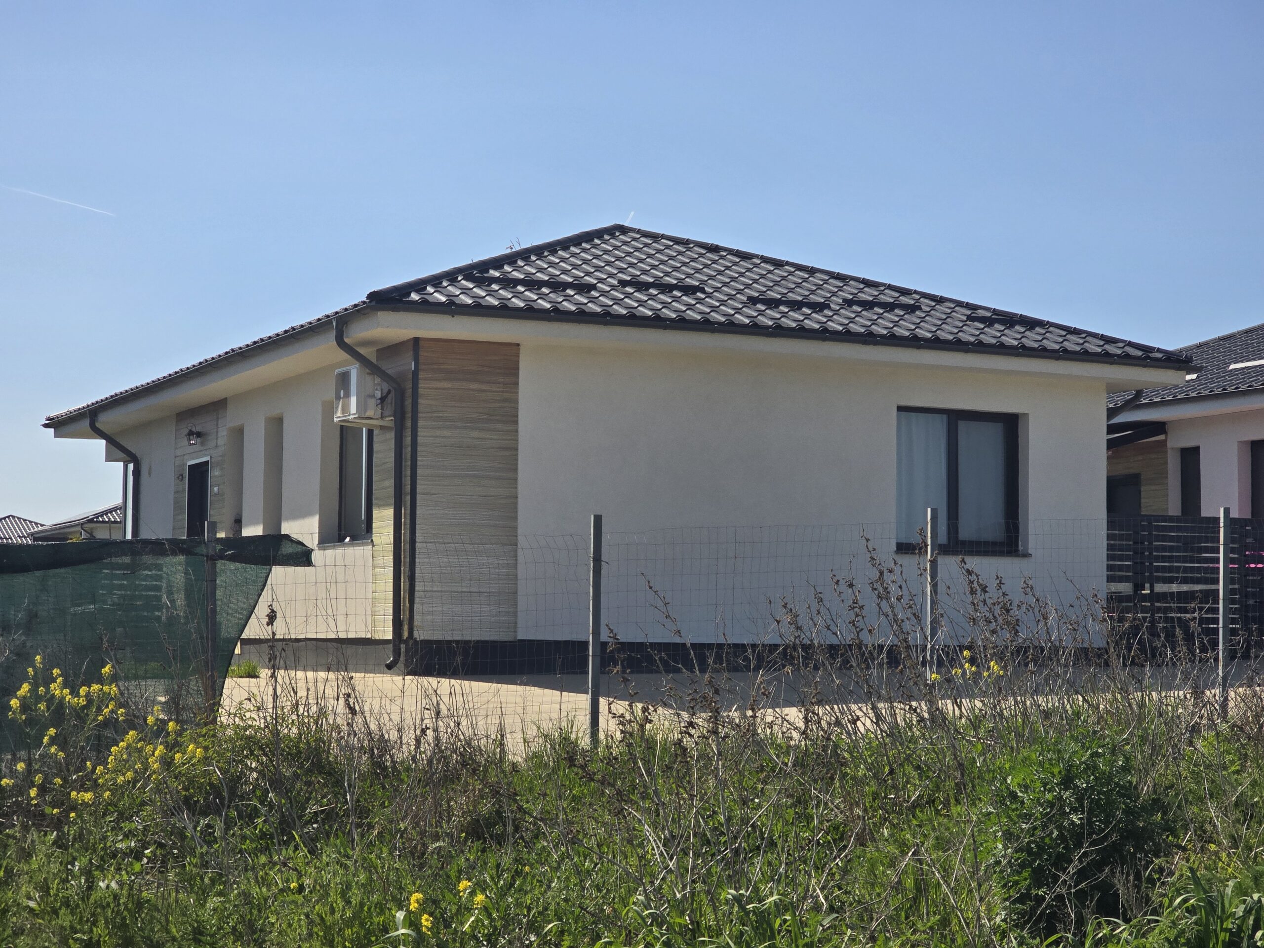 Proprietara casei din pozele lui Lasconi: „Weekendul trecut a fost închiriată de un grup de tineri, au făcut multe poze vineri seara. Camera de supraveghere a fost acoperită”