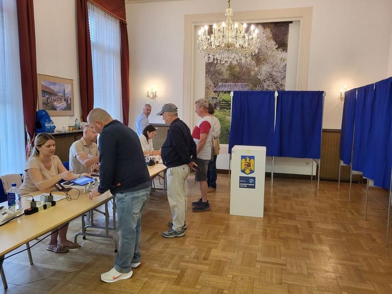 Alegeri prezidențiale 2025: Peste 100.000 de români au votat în diaspora, până la ora 21.00. Creștere de 163% față de noiembrie Alegeri prezidențiale 2025: Peste 100.000 de români au votat în diaspora, până la ora 21.00. Creștere de 163% față de noiembrie