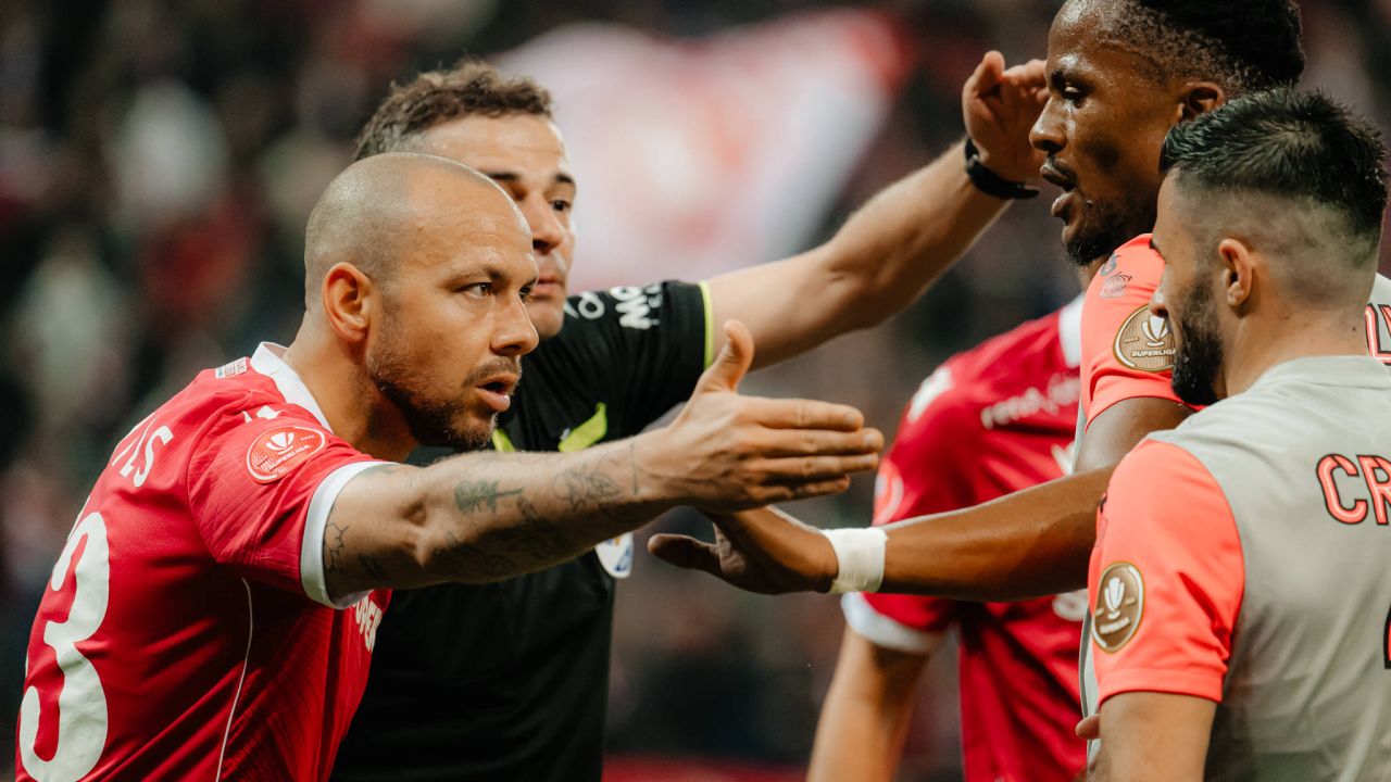 Dinamo o ”ajută” pe rivala FCSB în cursa la titlu! Cum arată clasamentul cu patru etape înainte de final