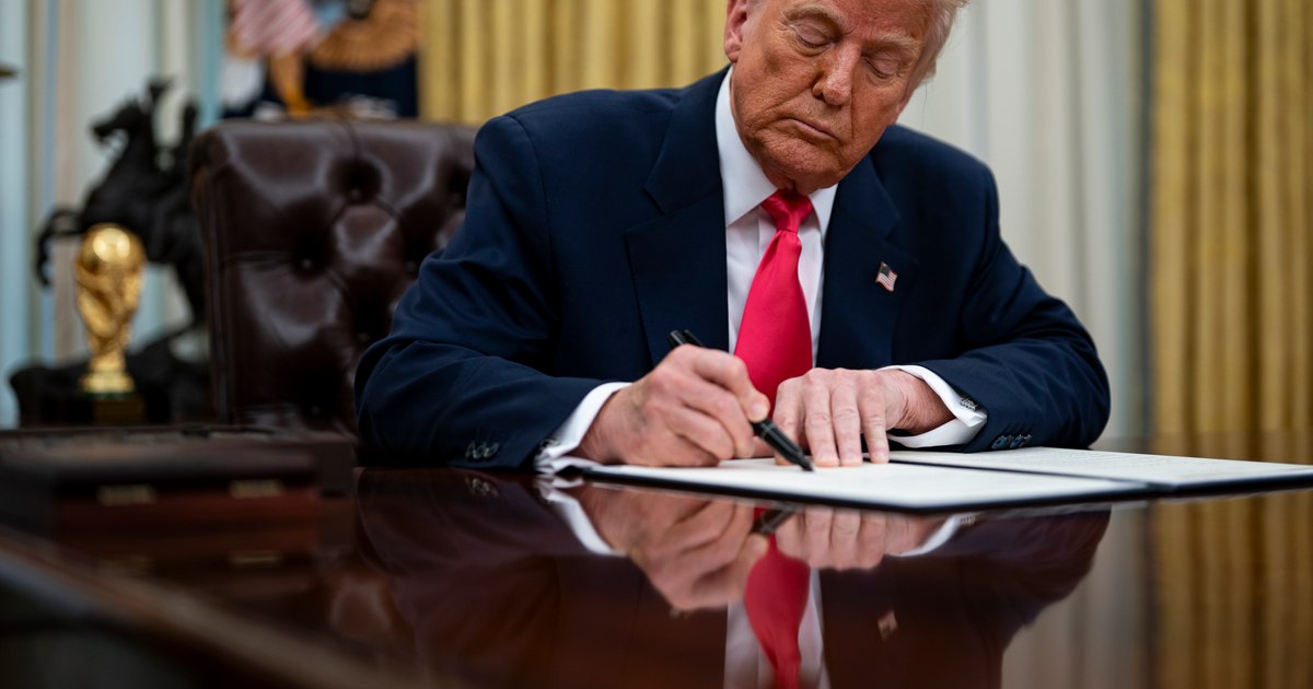 Trump contrazice știința modernă și acuză Institutul Smithsonian de „îndoctrinare ideologică” Trump contrazice știința modernă și acuză Institutul Smithsonian de „îndoctrinare ideologică”