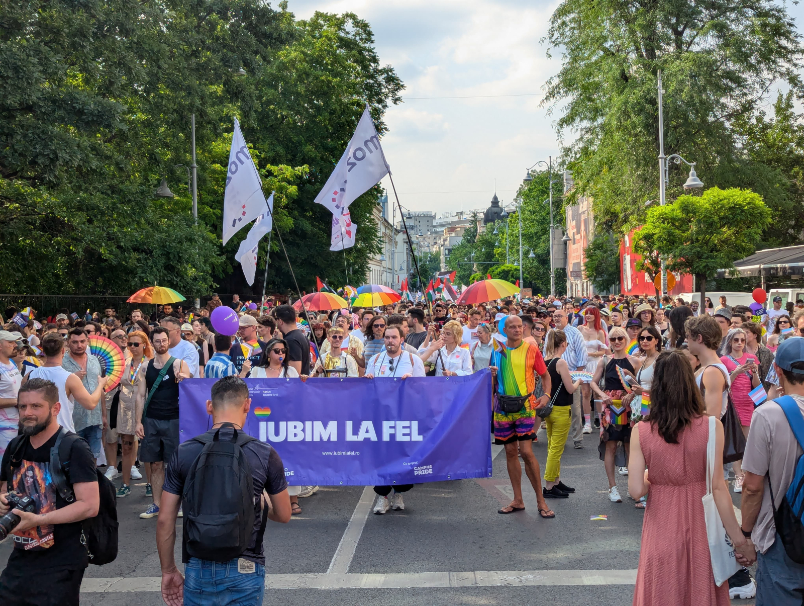 Prezență „surpriză” la marșul Bucharest PRIDE 2025 / galerie foto Prezență „surpriză” la marșul Bucharest PRIDE 2025 / galerie foto