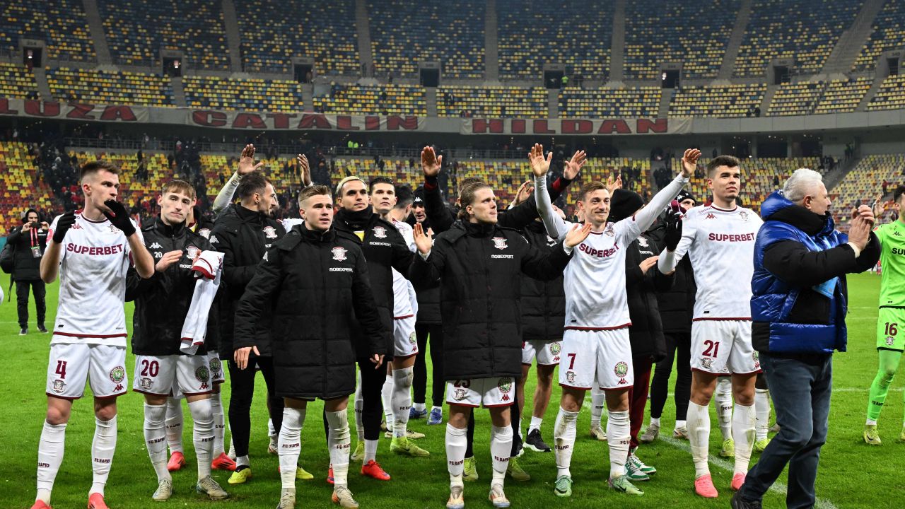 După Șumudică, încă o plecare de la Rapid? „Băi, vine vara, ce faceți cu el? Lăsați-mă să-l duc” După Șumudică, încă o plecare de la Rapid? „Băi, vine vara, ce faceți cu el? Lăsați-mă să-l duc”