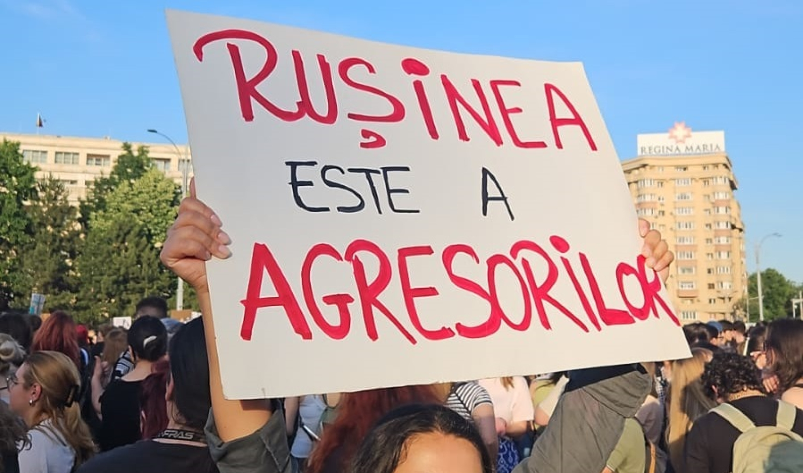 Protest în Piața Victoriei. 3.000 de oameni protestează după uciderea Teodorei Marcu: „Suntem vocea celor care nu mai pot vorbi” Protest în Piața Victoriei. 3.000 de oameni protestează după uciderea Teodorei Marcu: „Suntem vocea celor care nu mai pot vorbi”