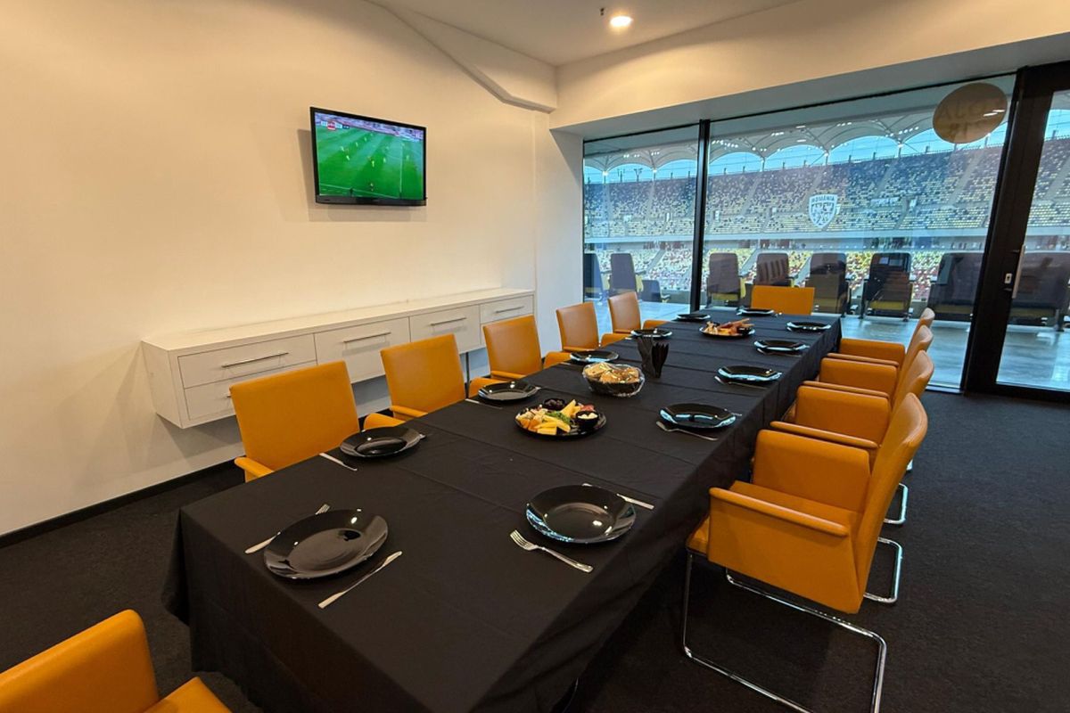 Ce meniu au primit fanii care au plătit 1.000 de lei la FCSB