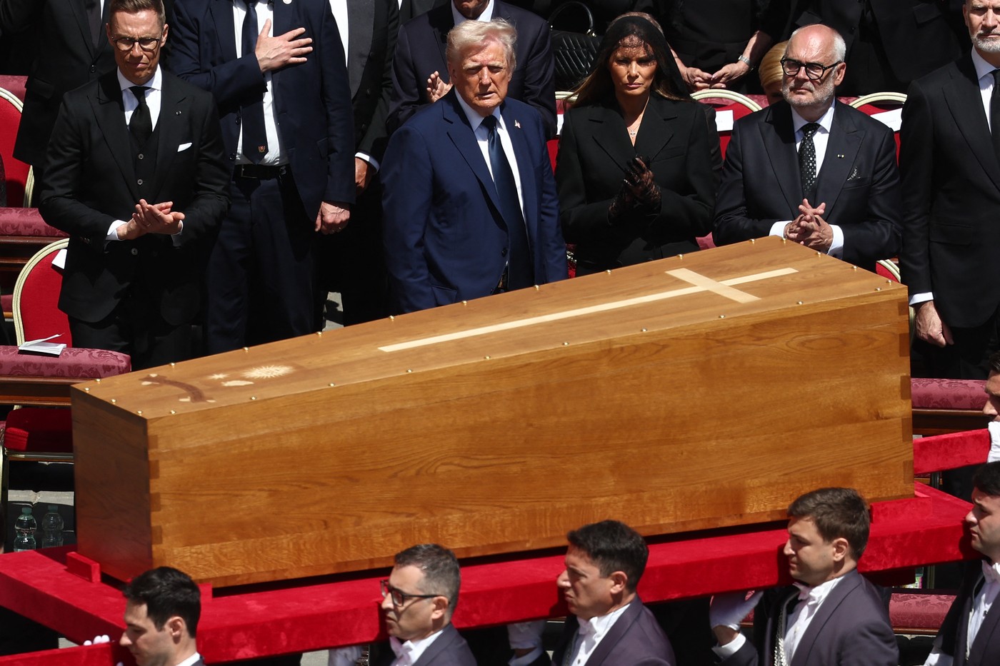 Detaliul observat la Donald Trump, la înmormântarea Papei Francisc, ce stârnește speculații pe internet. VIDEO Detaliul observat la Donald Trump, la înmormântarea Papei Francisc, ce stârnește speculații pe internet. VIDEO