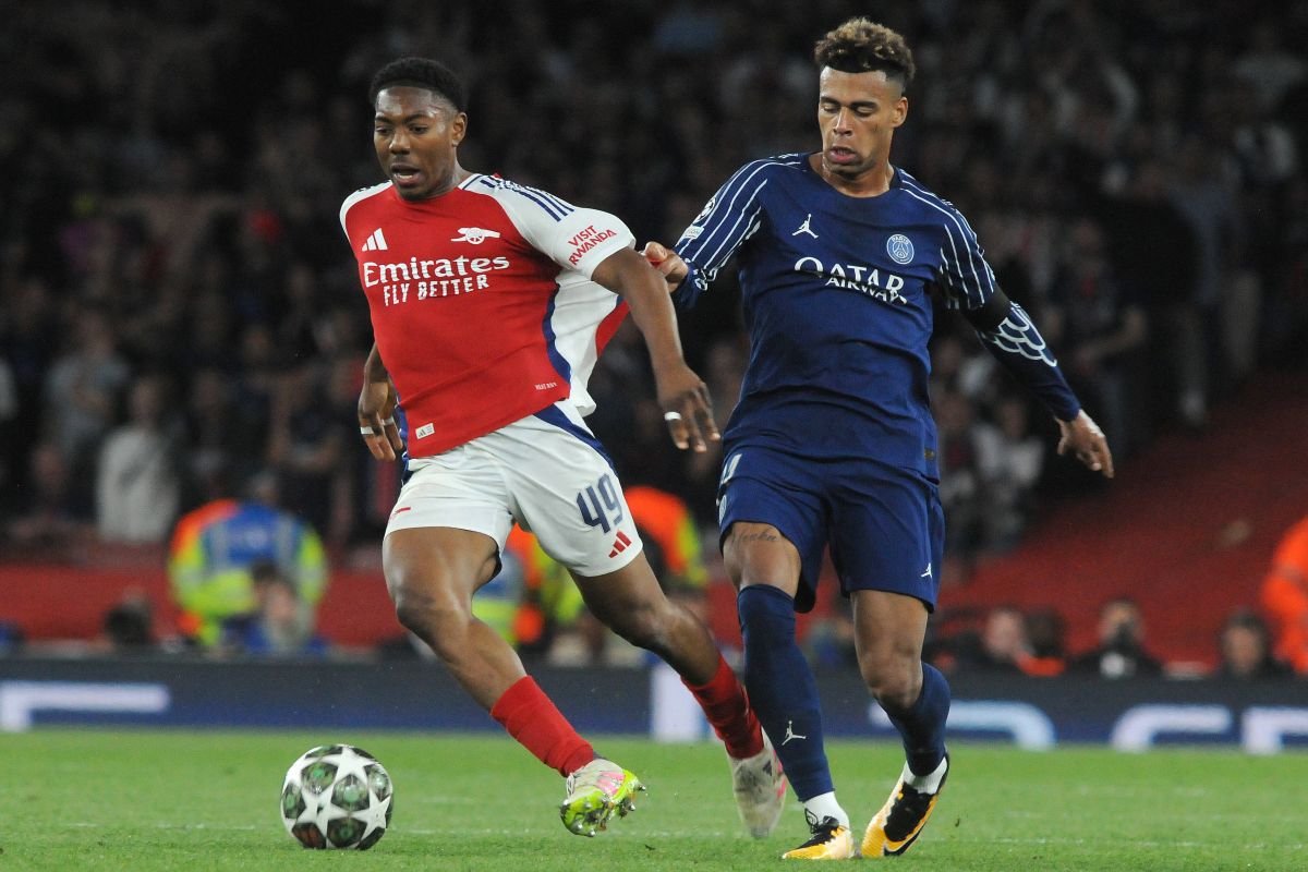 Au urmărit Arsenal Au urmărit Arsenal