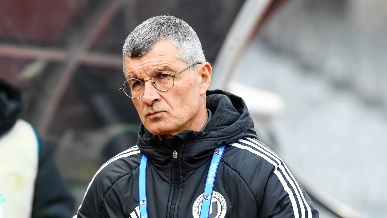 Sabău ia ce aruncă Universitatea Craiova: clujenii și-au prezentat noul atacant