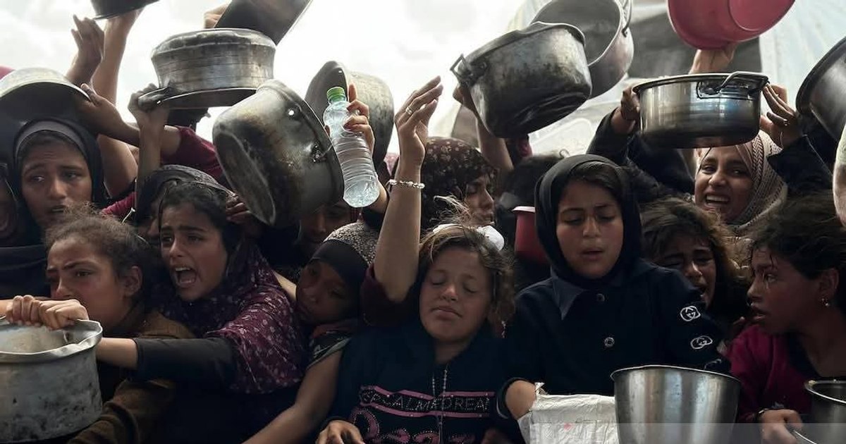 Lumea tace, dar Guardiola nu se ferește de cuvinte: „Mă doare tot corpul când văd ce se întâmplă în Gaza, în special cu copiii” Lumea tace, dar Guardiola nu se ferește de cuvinte: „Mă doare tot corpul când văd ce se întâmplă în Gaza, în special cu copiii”