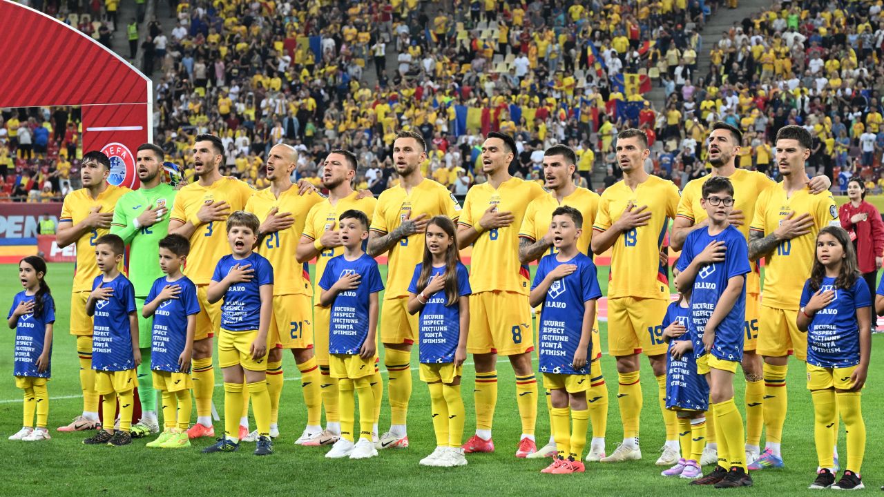 Românul comparat cu Iniesta după prima repriză din România Românul comparat cu Iniesta după prima repriză din România