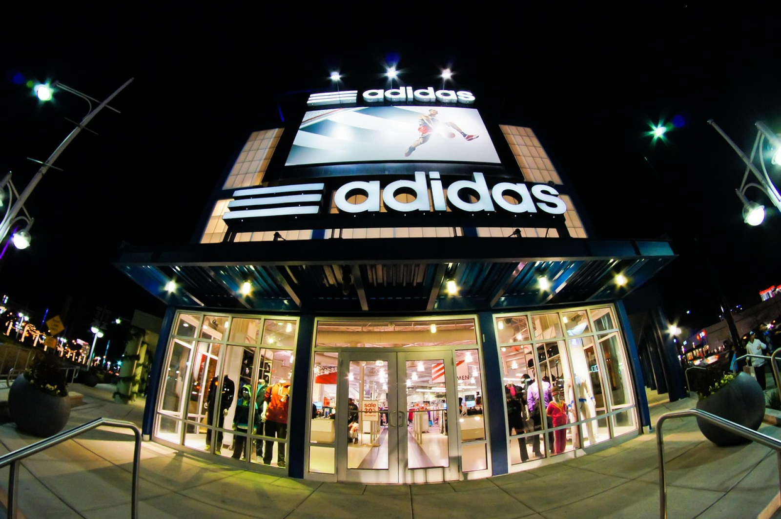 Reclama Adidas care a revoltat Grecia