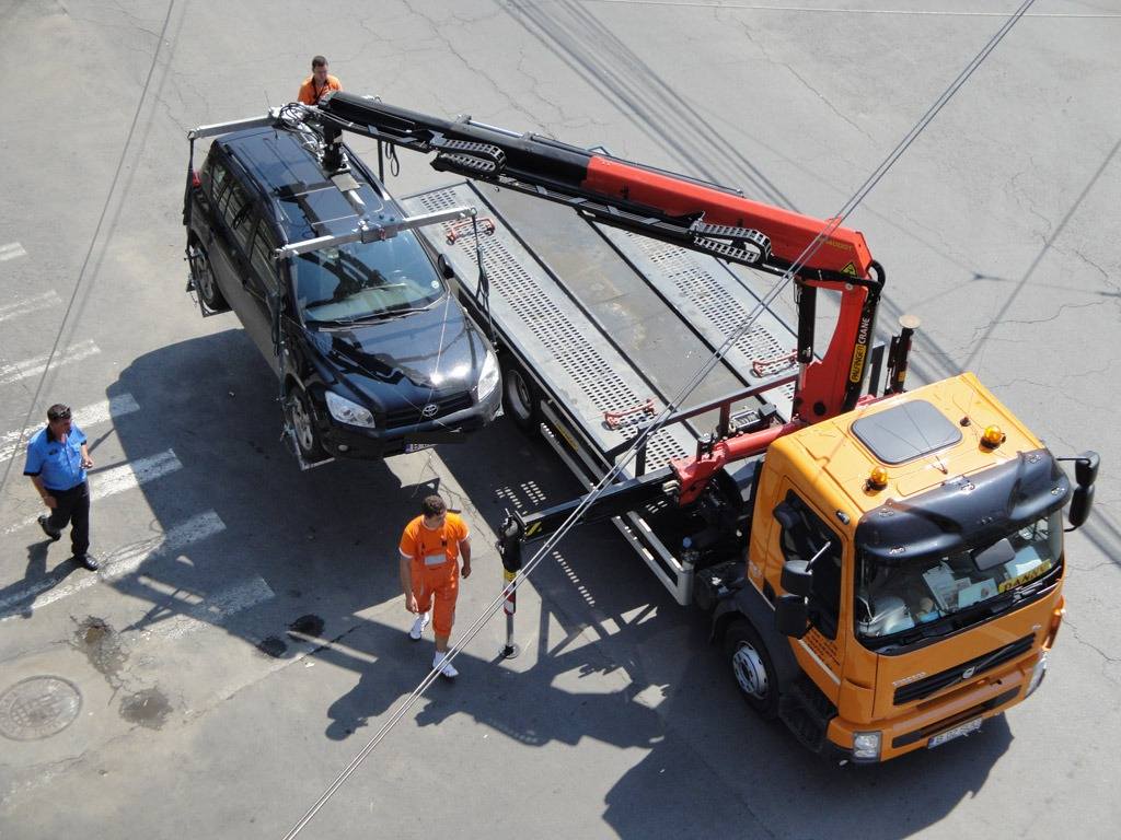 Maşinile parcate în zona staţiilor STB vor fi ridicate, anunță Poliţia Locală a Capitalei