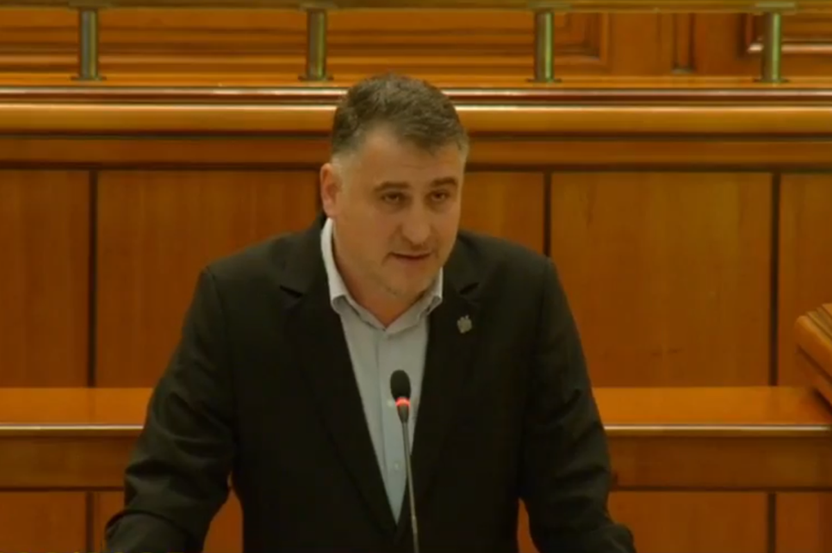 „Rușine să vă fie!” » Președintele Comisiei pentru Tineret și Sport, tiradă de acuzații în ședința Parlamentului: „Nu este legea lui Becali!” „Rușine să vă fie!” » Președintele Comisiei pentru Tineret și Sport, tiradă de acuzații în ședința Parlamentului: „Nu este legea lui Becali!”