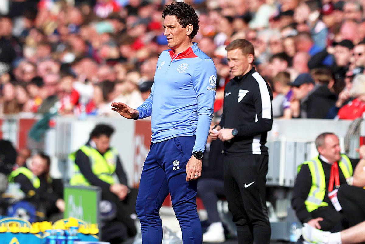 Antrenorul de faze fixe a fost promovat „principal” în Premier League! Antrenorul de faze fixe a fost promovat „principal” în Premier League!