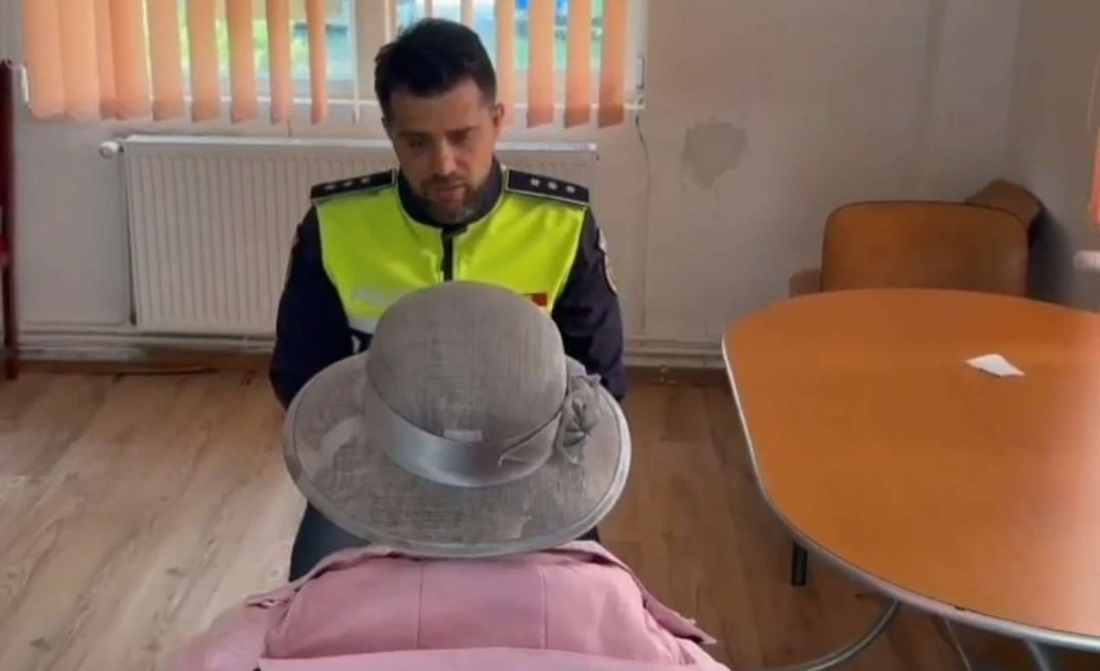 O aplicație i-a furat unei profesoare din Deva 57.000 de lei. Doar a instalat-o pe telefon! Mărturia femeii