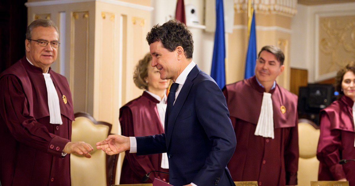 Nicușor Dan critică decizia CCR: „Este în contradicție cu un principiu esențial al democrației – transparența” Nicușor Dan critică decizia CCR: „Este în contradicție cu un principiu esențial al democrației – transparența”
