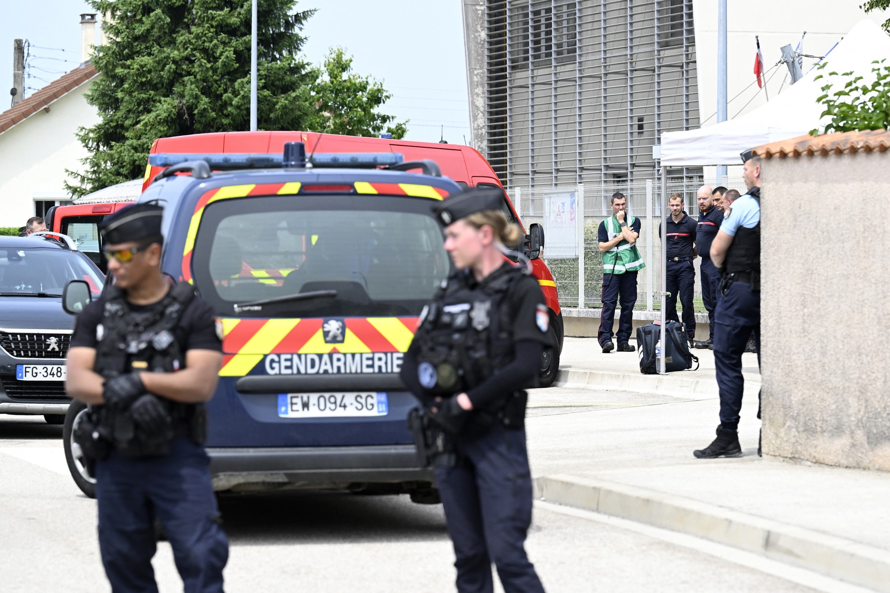 Franța testează instalarea de porți de securitate în școli, după crima din nord-estul țării