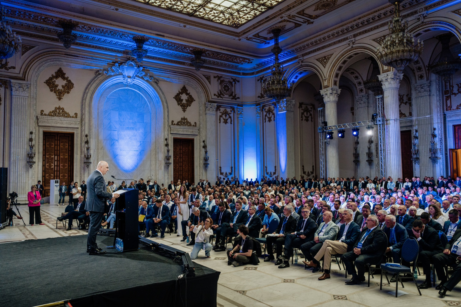 Congresul PNL, 12 iulie. Reportaj cu declaraţii exclusive: Ce nu s-a văzut în direct