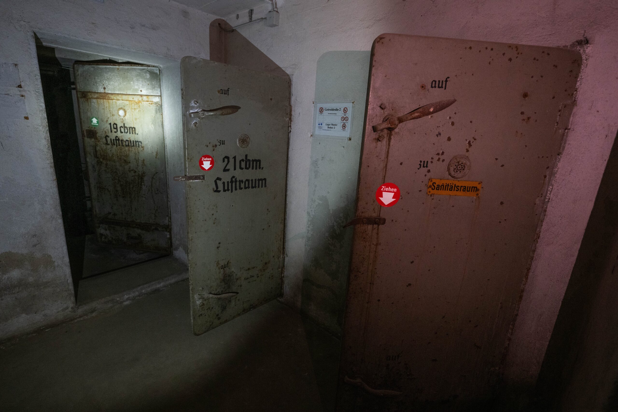 Germania vrea să își extindă rapid buncărele anti-bombă, de teama unui atac al Rusiei. „Faceți provizii pentru 10 zile” Germania vrea să își extindă rapid buncărele anti-bombă, de teama unui atac al Rusiei. „Faceți provizii pentru 10 zile”