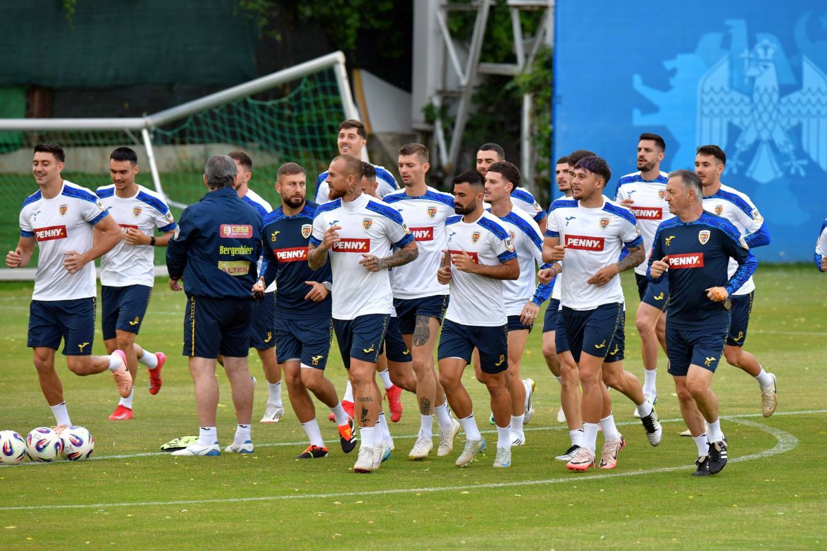 Ultimele reglaje înainte de Cipru! Imagini de la antrenamentul „tricolorilor” condus de Mircea Lucescu Ultimele reglaje înainte de Cipru! Imagini de la antrenamentul „tricolorilor” condus de Mircea Lucescu