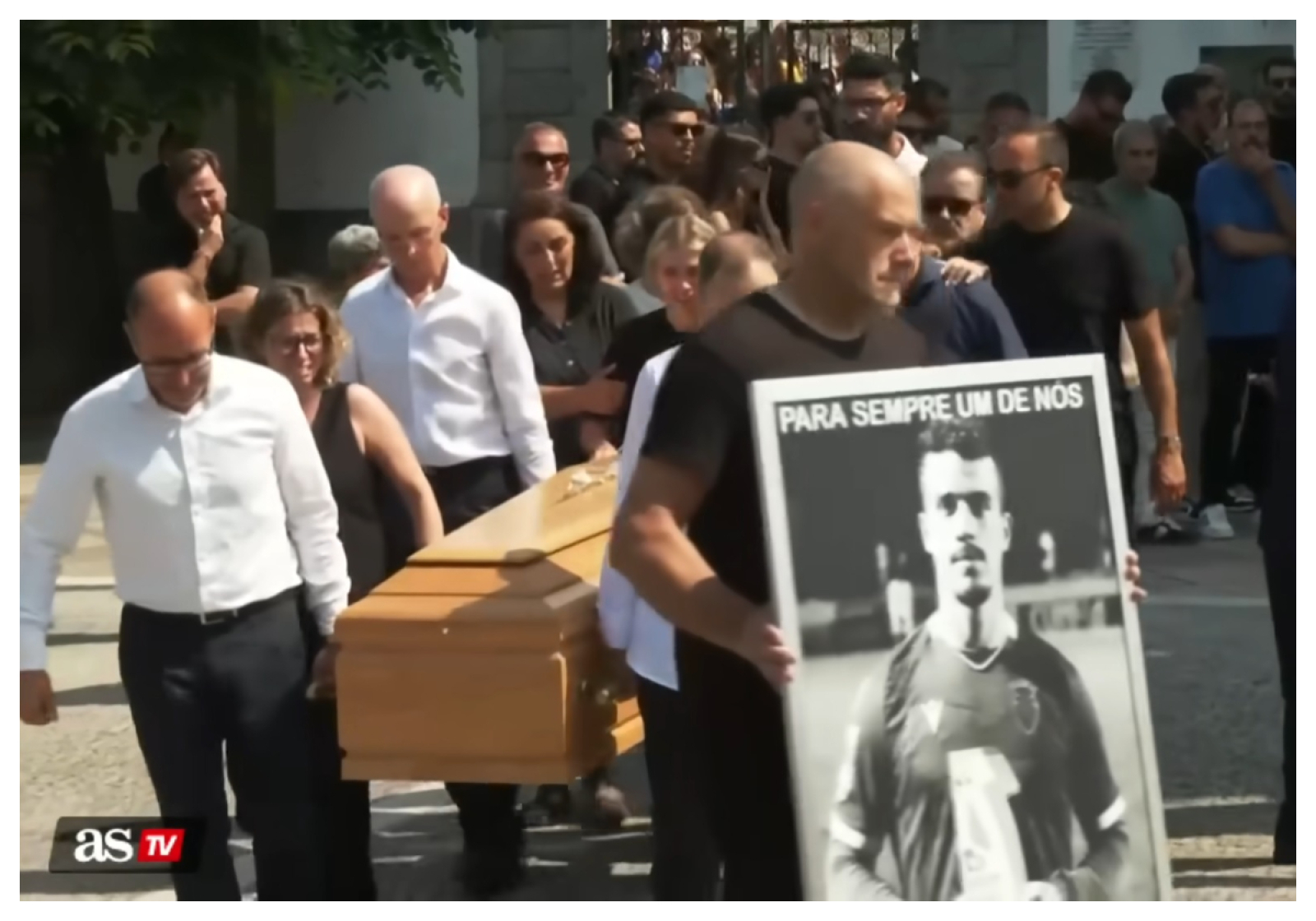 Motivul pentru care Cristiano Ronaldo a lipsit de la înmormântarea fotbalistului Diogo Jota Motivul pentru care Cristiano Ronaldo a lipsit de la înmormântarea fotbalistului Diogo Jota