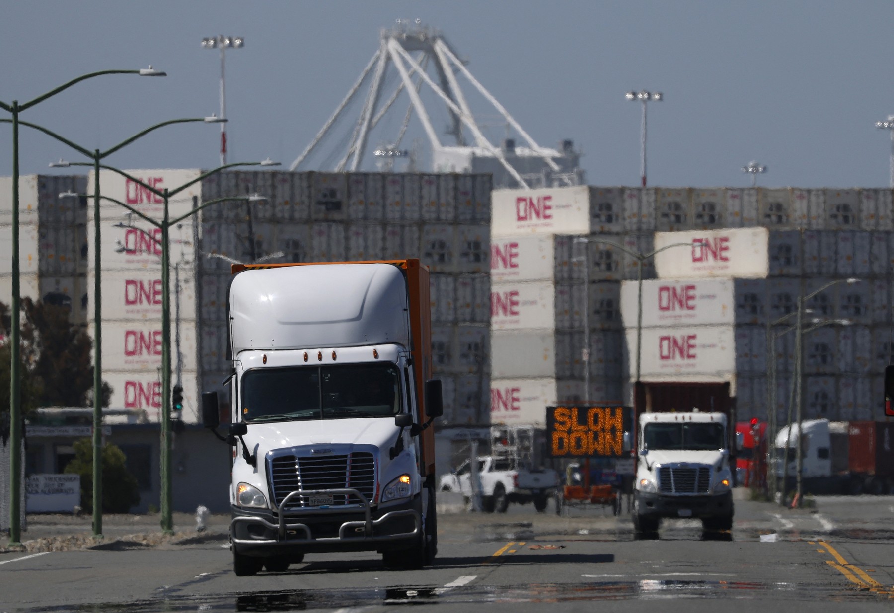 Cum ocoleau companiile americane taxele vamale impuse de Donald Trump, înainte ca justiția americană să le anuleze cu totul