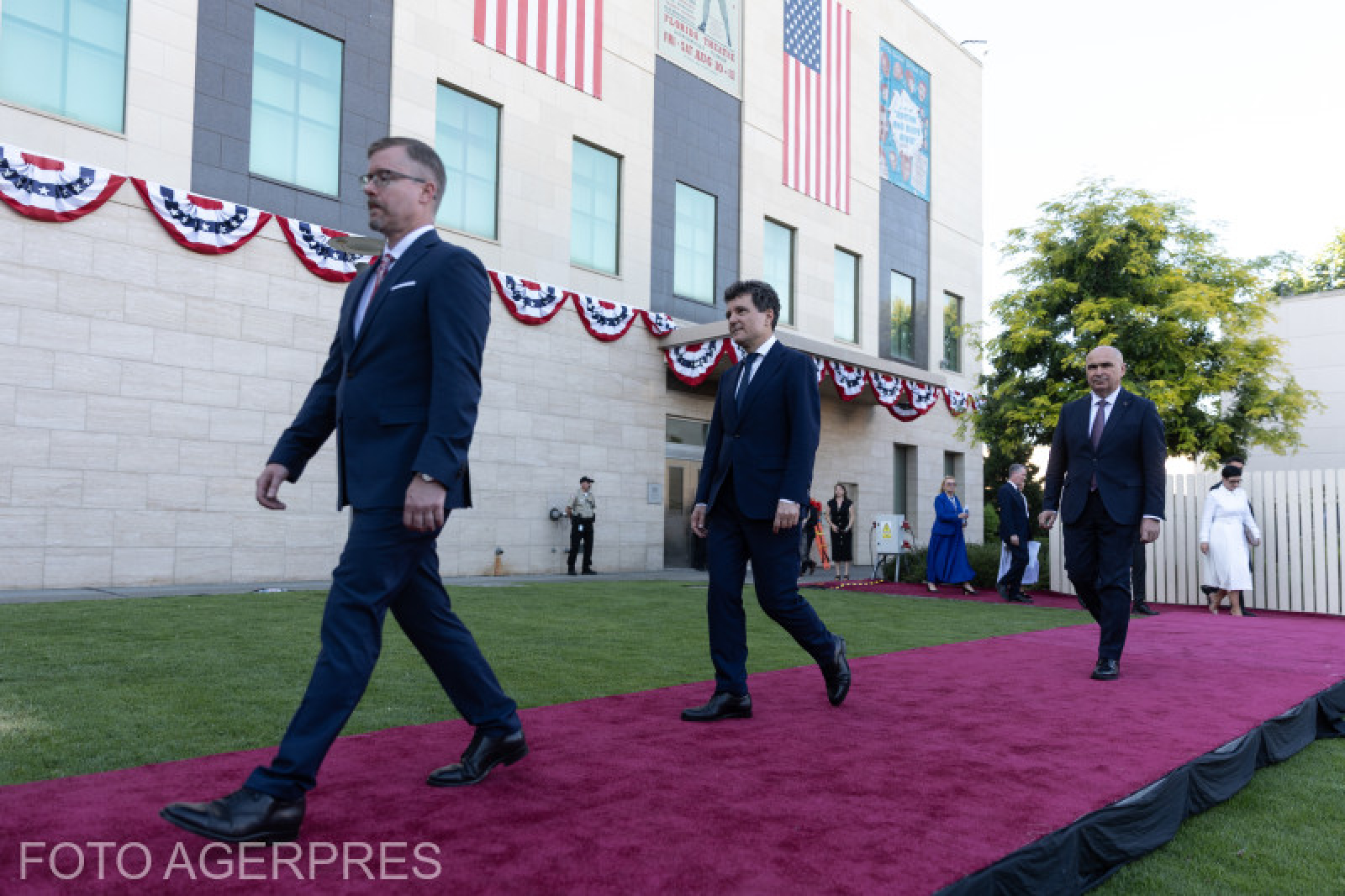 Poate deveni America al treilea cel mai mare investitor în România? Ce a declarat reprezentantul SUA în țara noastră în prezența lui Nicușor Dan Poate deveni America al treilea cel mai mare investitor în România? Ce a declarat reprezentantul SUA în țara noastră în prezența lui Nicușor Dan