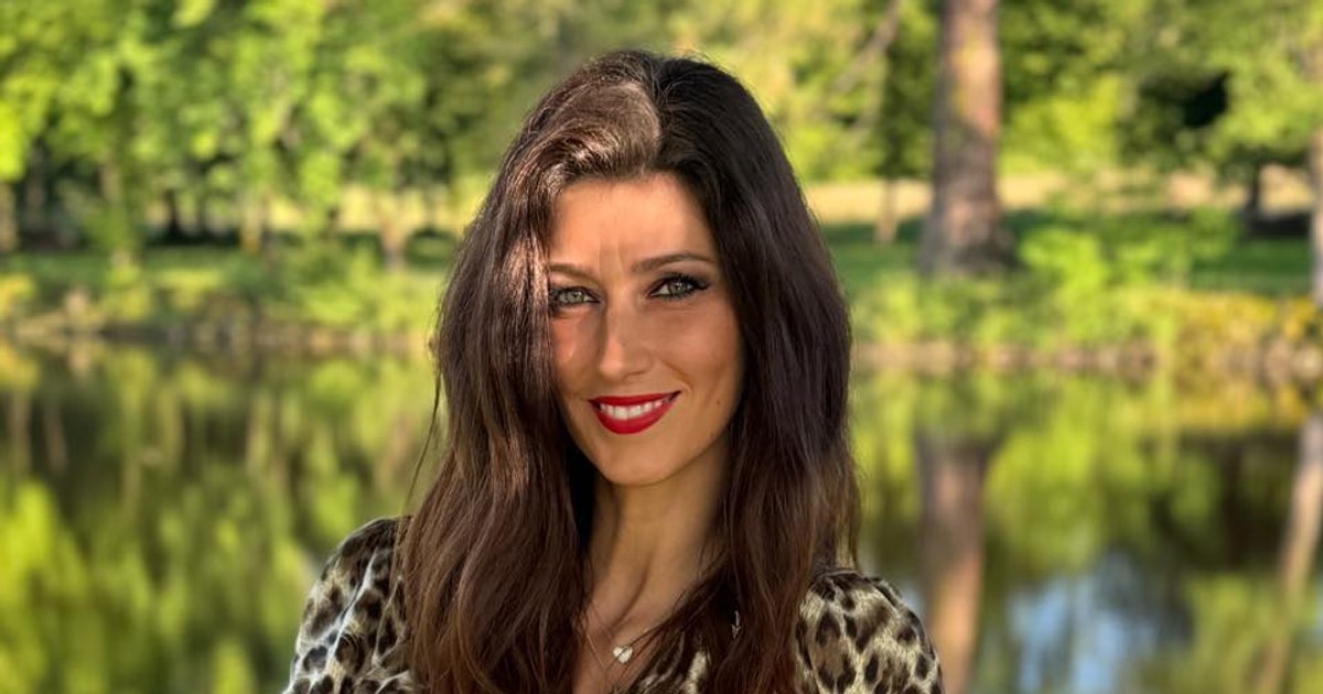 „Sunt un imbecil”. Un bărbat de 76 de ani a călătorit 760 de km pentru a se căsători cu o fostă Miss Franța, dar a fost întâmpinat de soțul ei