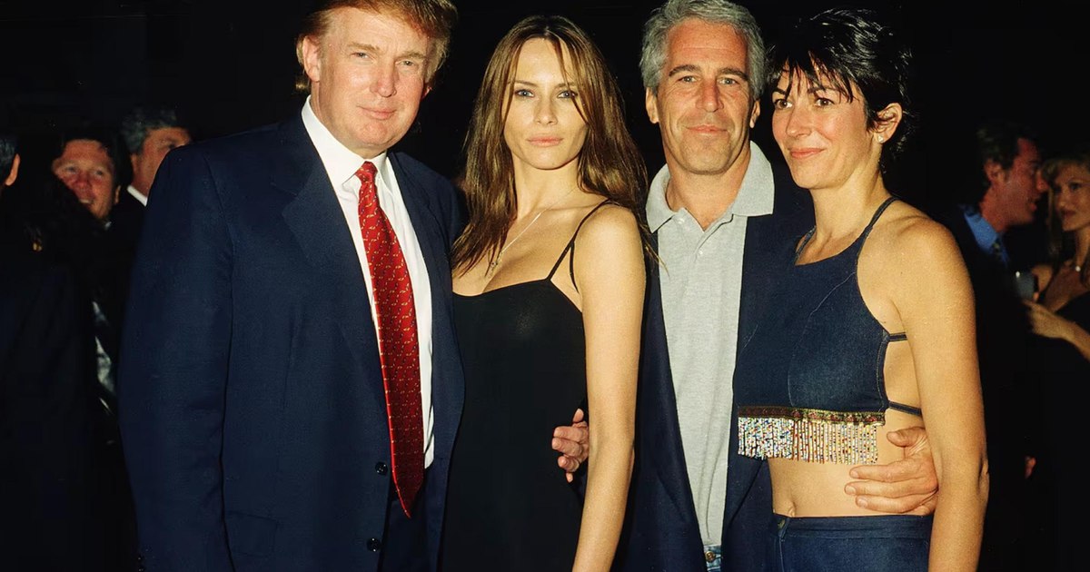 Guardian: Trump încearcă să minimizeze prietenia sa îndelungată cu Jeffrey Epstein. De la „e prietenul meu, un tip grozav”, la „nu eram un fan al lui” Guardian: Trump încearcă să minimizeze prietenia sa îndelungată cu Jeffrey Epstein. De la „e prietenul meu, un tip grozav”, la „nu eram un fan al lui”